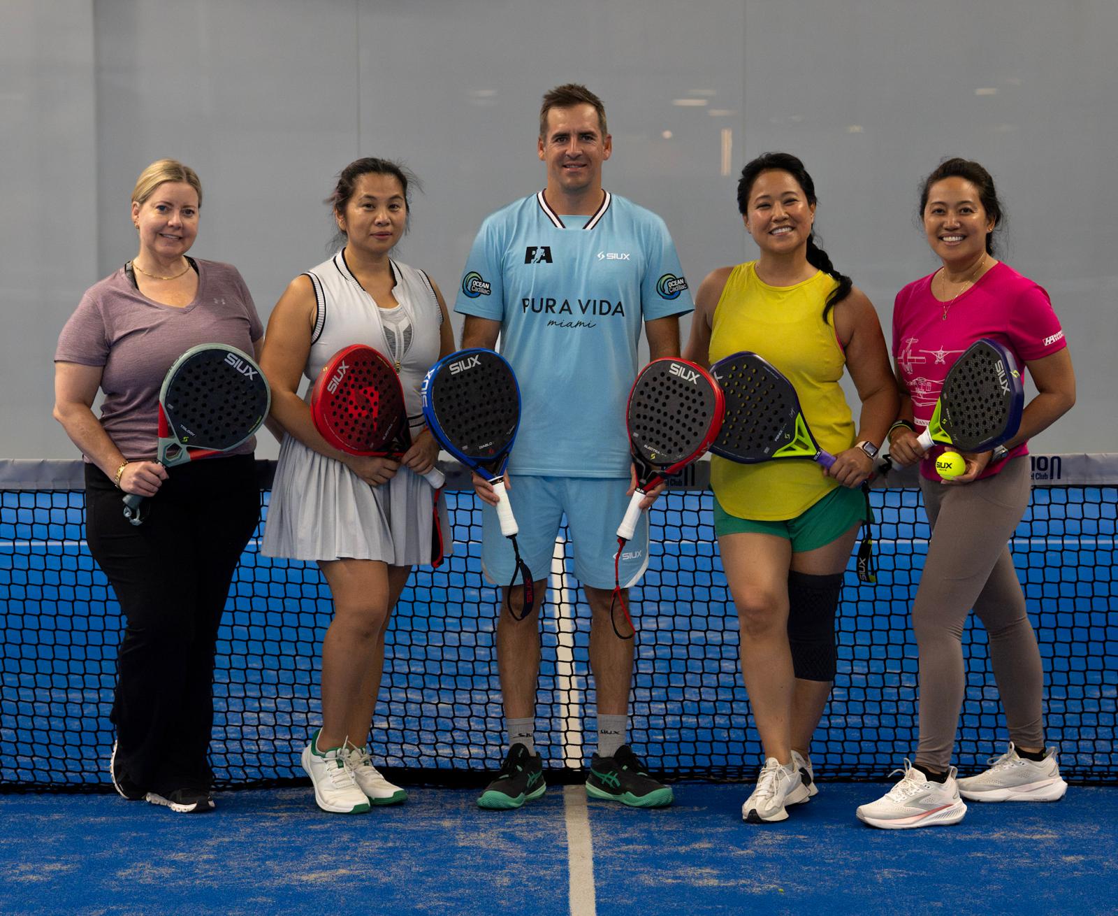 Peter Alonso with padel players